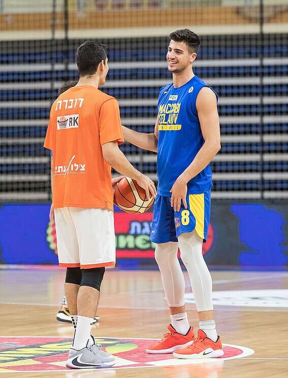 דוברת עם אבדיה. יילך בעקבותיו? // צילום: לירון מולדובן